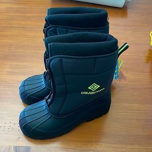 NWT snow boots